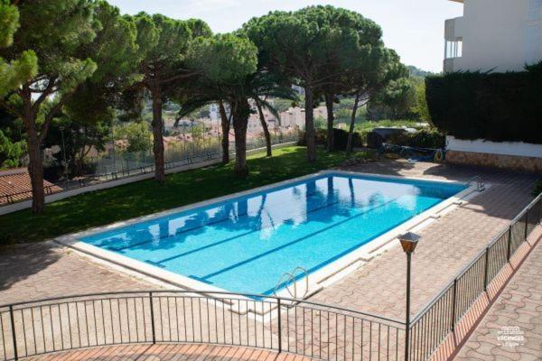 Tomas Apartamentos Sagaro Сан-Фелиу-де-Гишольс Экстерьер фото